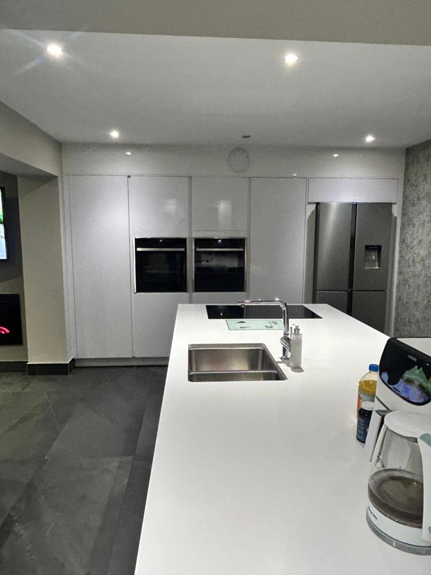 Large Modern Family In Murrayfield - Very Close To Centre - 10 Mins By Direct Bus - Private Driveway & Garden Holiday home Edinburgh