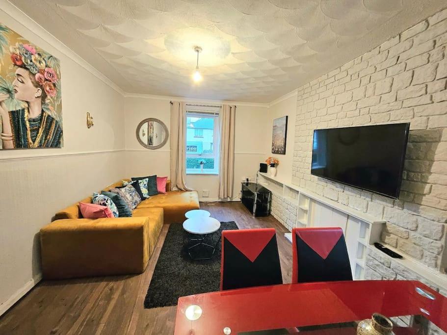 Apartment Craigietinny Road Apartment- 3 Beds