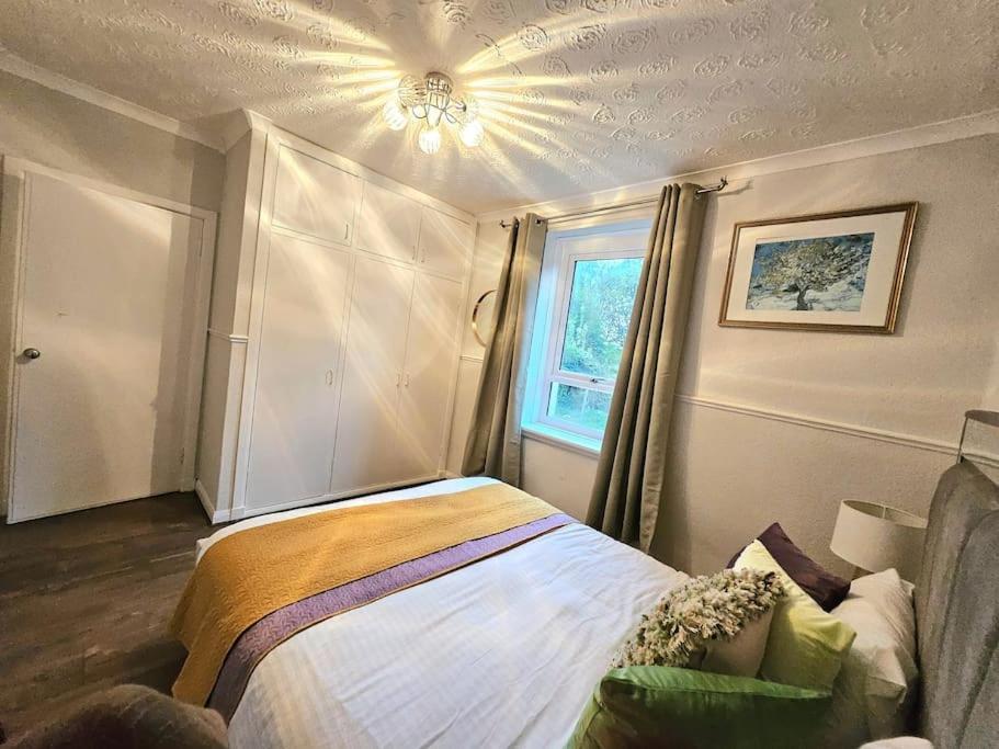 Craigietinny Road Apartment- 3 Beds Apartment Edinburgh