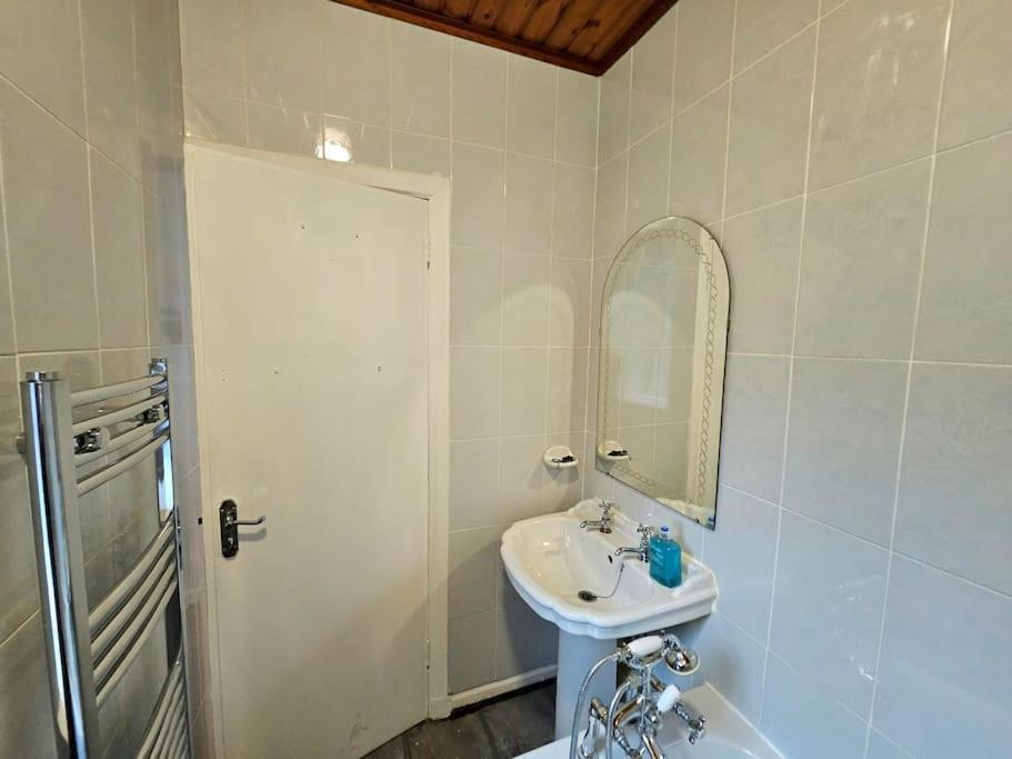Apartment Craigietinny Road Apartment- 3 Beds *