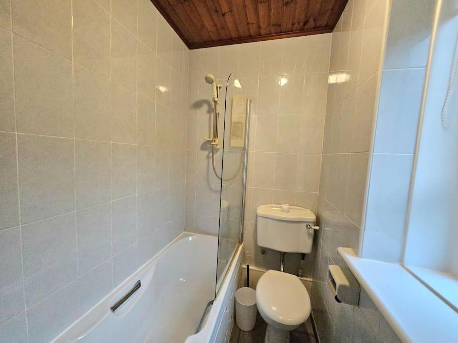 Craigietinny Road Apartment- 3 Beds Apartment Edinburgh