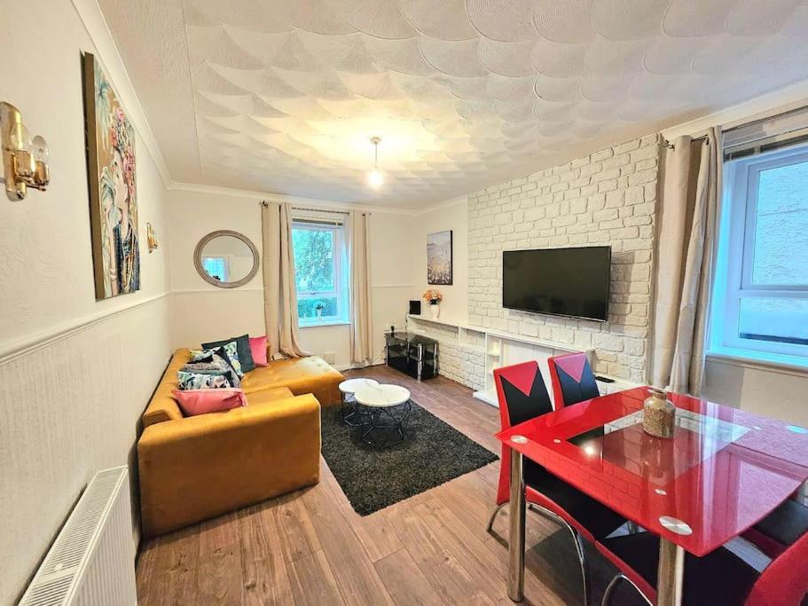 Craigietinny Road Apartment- 3 Beds * Edinburgh