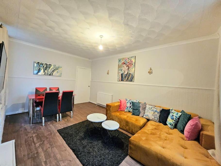 Craigietinny Road Apartment- 3 Beds Apartment Edinburgh
