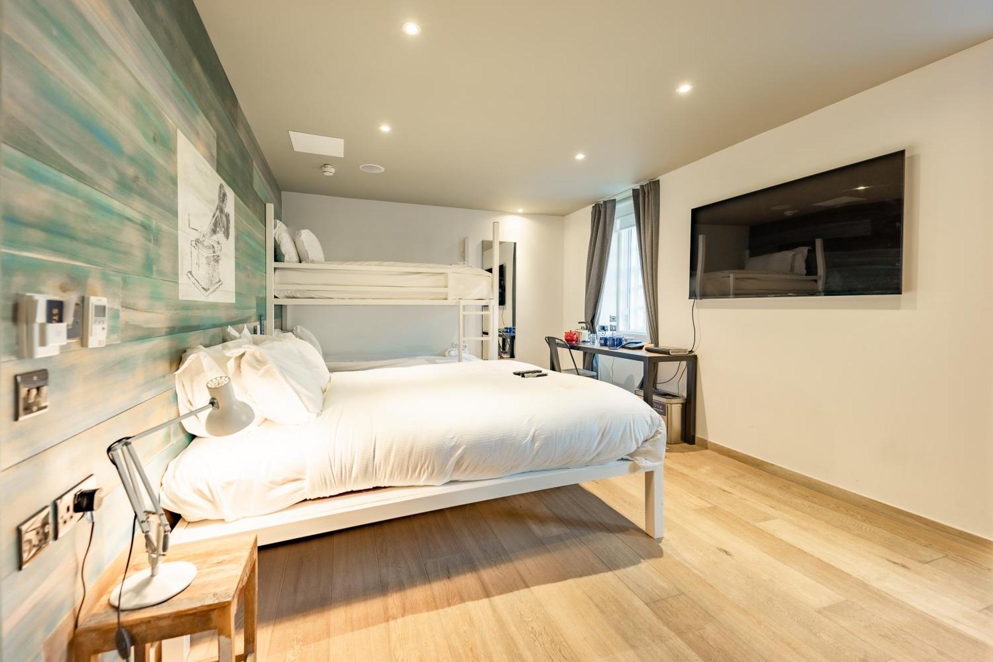 Stay Central Hotel Hotel 3*