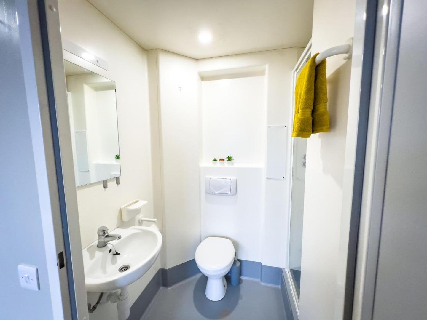 Contemporary Student-only At Panmure Court In *