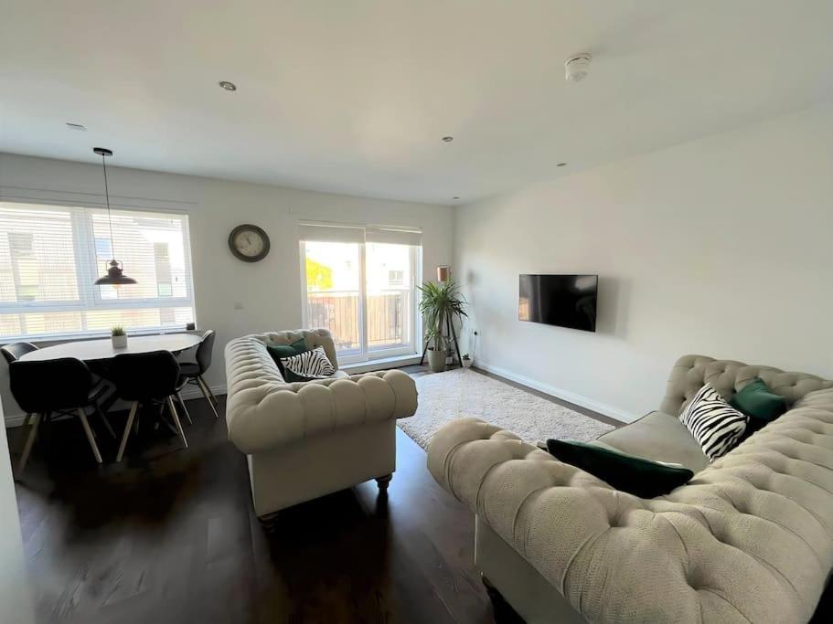 Ultra Modern 2 Bed In Edinburgh