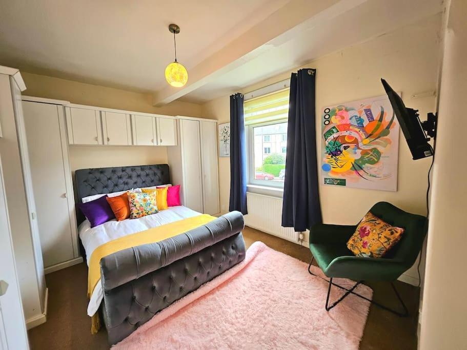 2 Bed With 4 Beds & Parking *