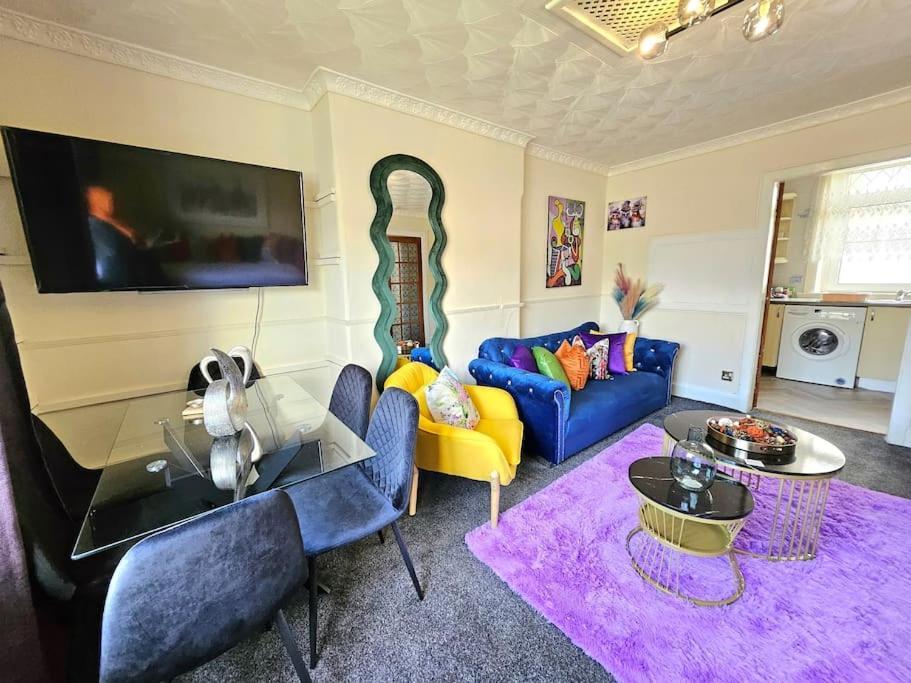2 Bed With 4 Beds & Parking *