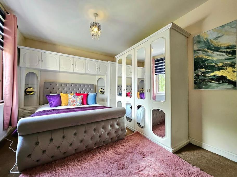 Apartment 2 Bed With 4 Beds & Parking *