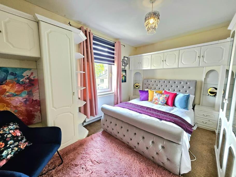 2 Bed With 4 Beds & Parking Apartment