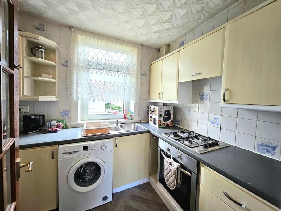 Apartment 2 Bed With 4 Beds & Parking Edinburgh