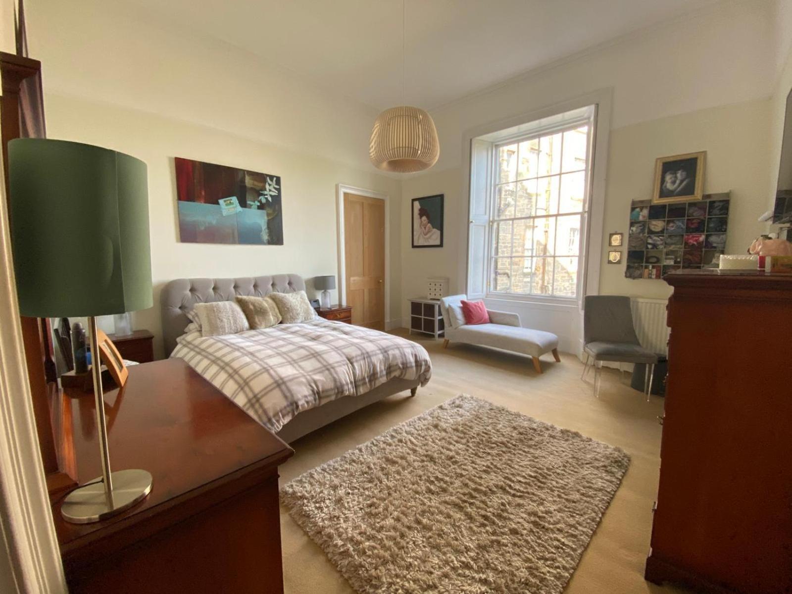 Georgian 4 Bedroom 3 Bathroom New Town