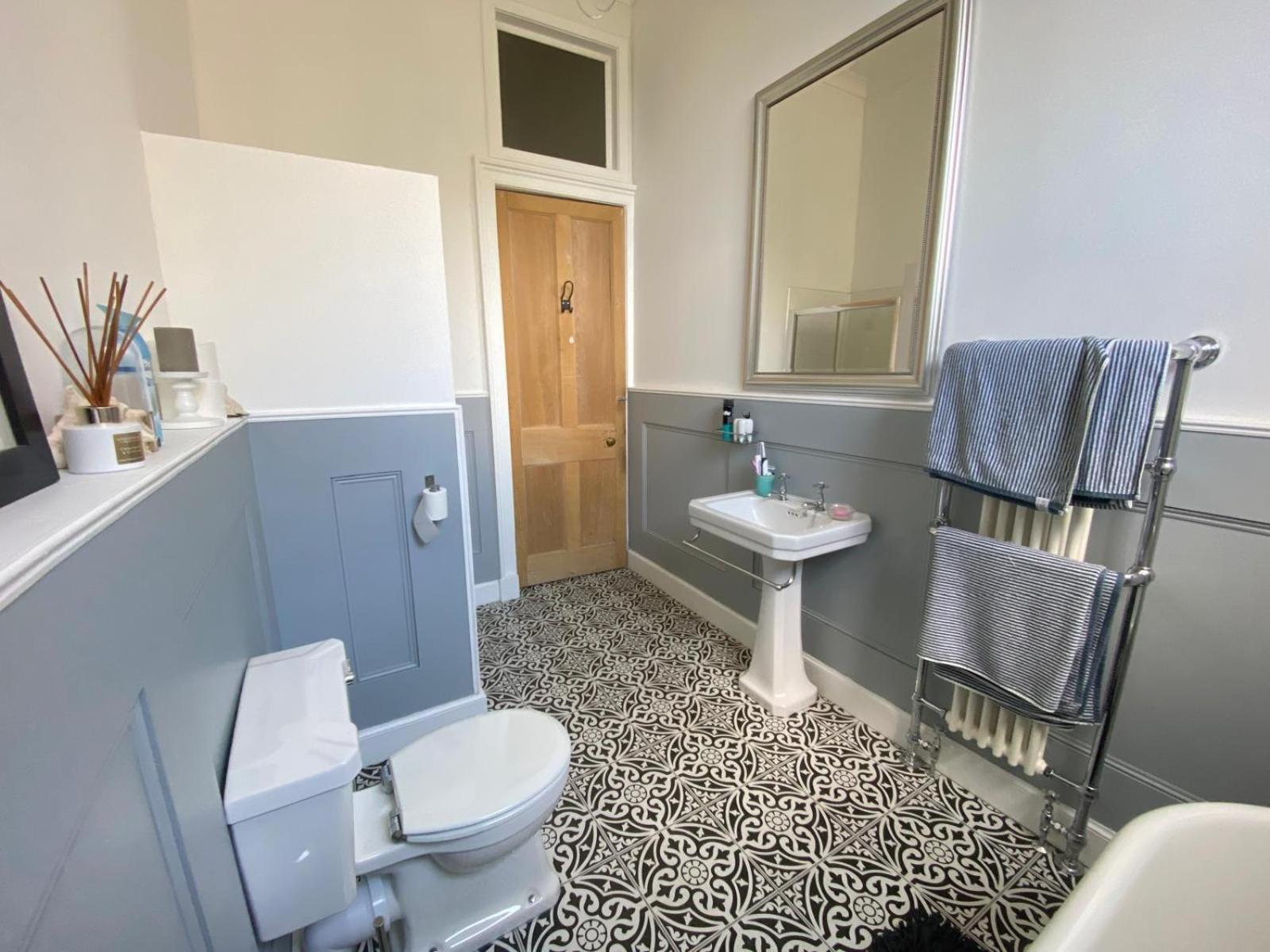 Apartment Georgian 4 Bedroom 3 Bathroom New Town *