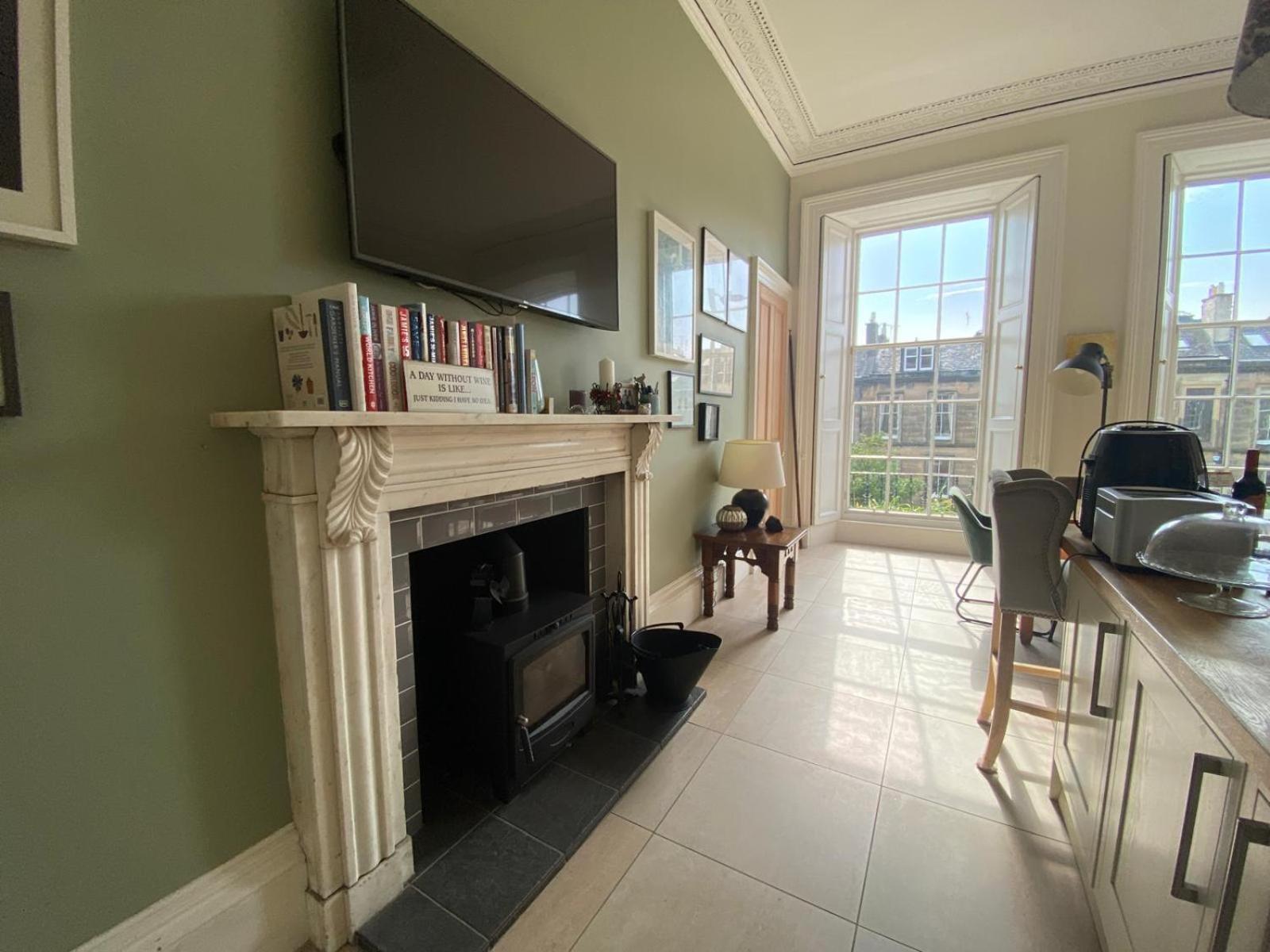 Georgian 4 Bedroom 3 Bathroom New Town *