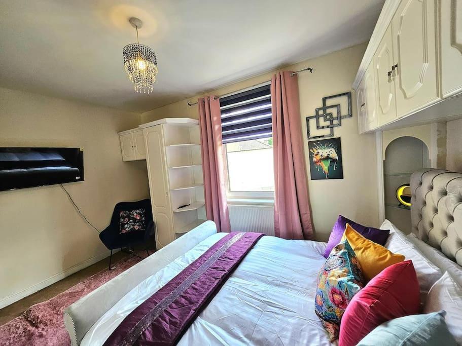 2 Bed With 4 Beds & Parking Apartment Edinburgh