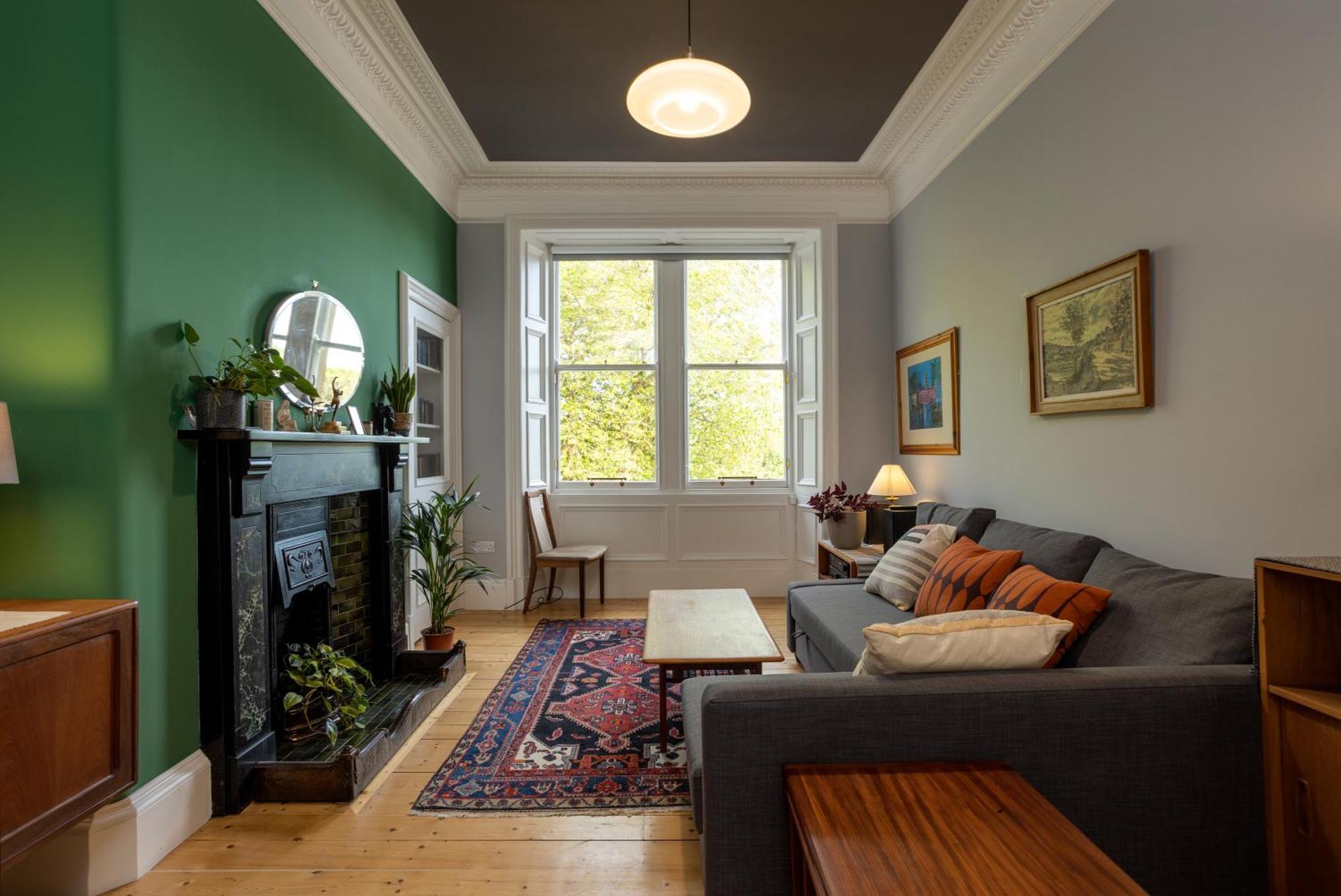 Newly Renovated 1 Bedroom Near Charming Newhaven Apartment *