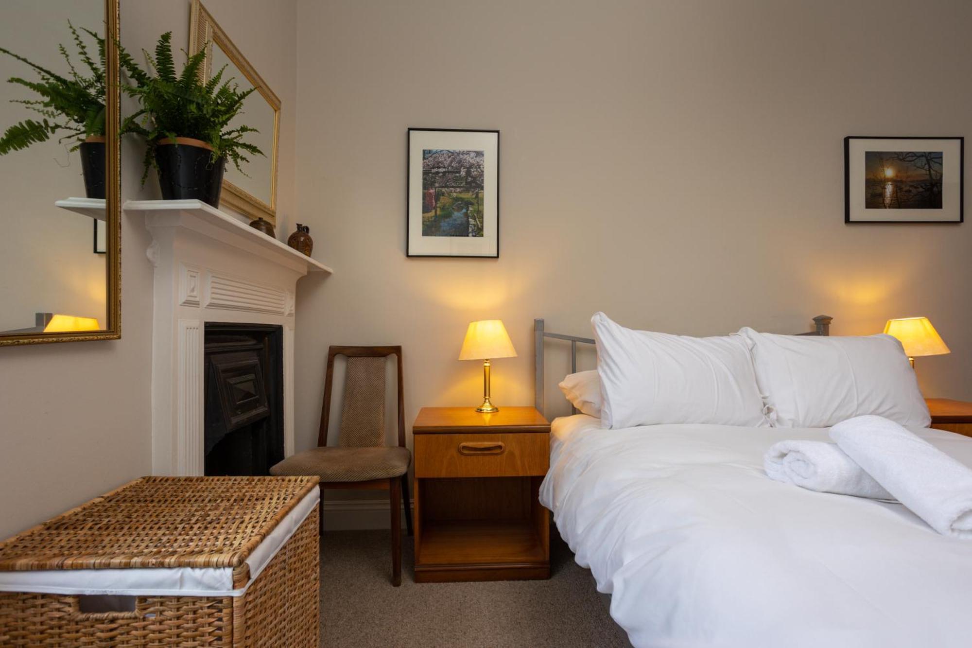 Newly Renovated 1 Bedroom Near Charming Newhaven Apartment