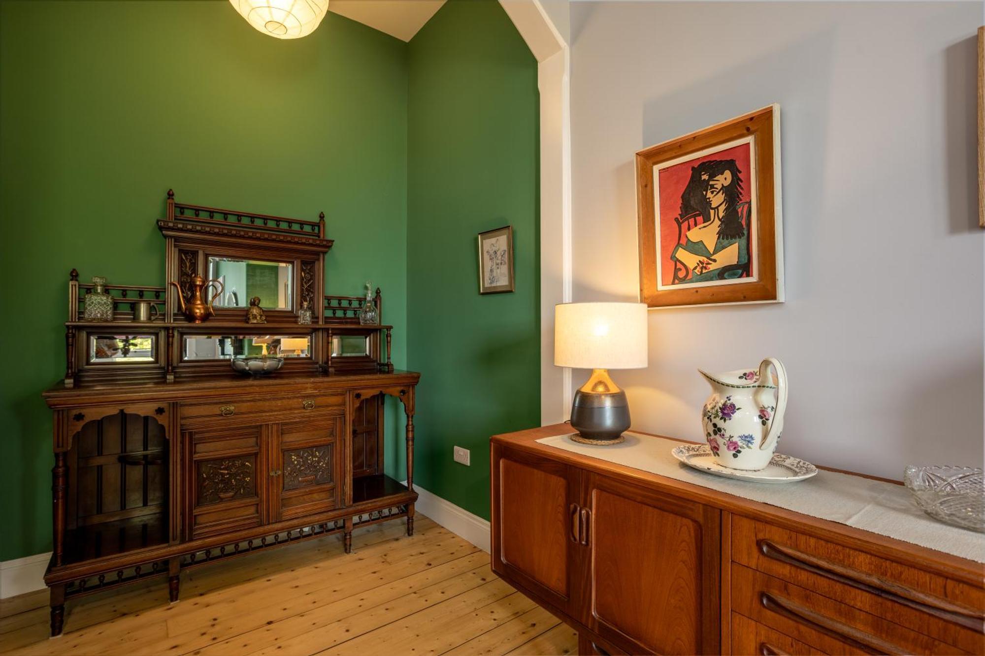 Newly Renovated 1 Bedroom Near Charming Newhaven Apartment *