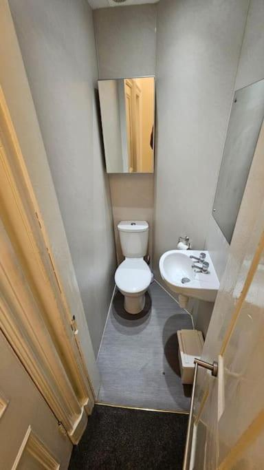 Apartment Lovely Sleeps 8 Close To Ctr