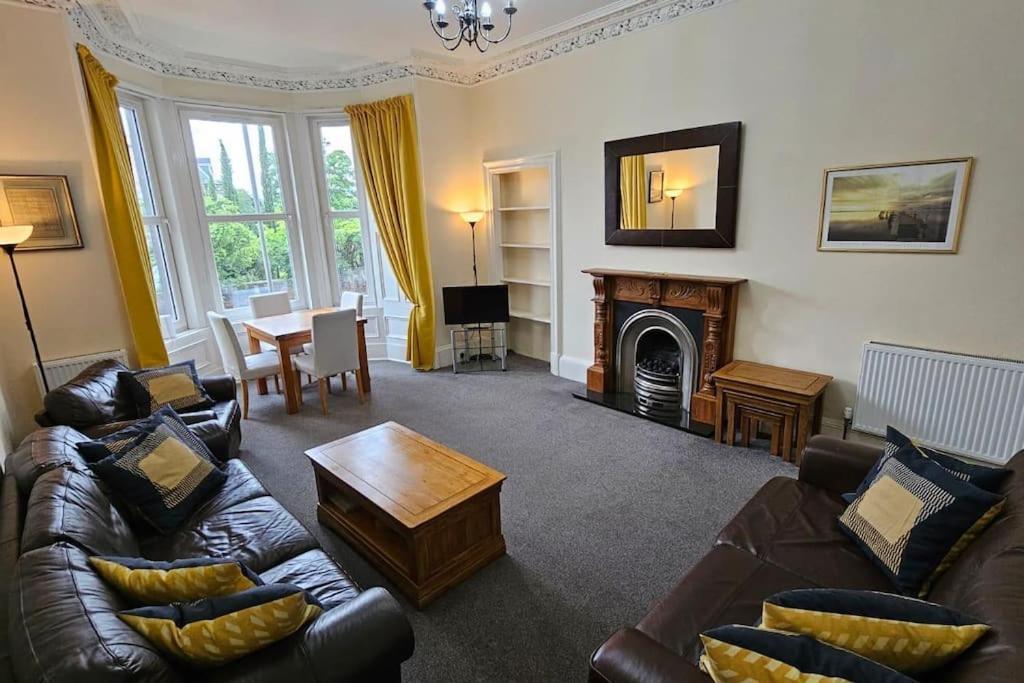Lovely Sleeps 8 Close To Ctr Apartment Edinburgh