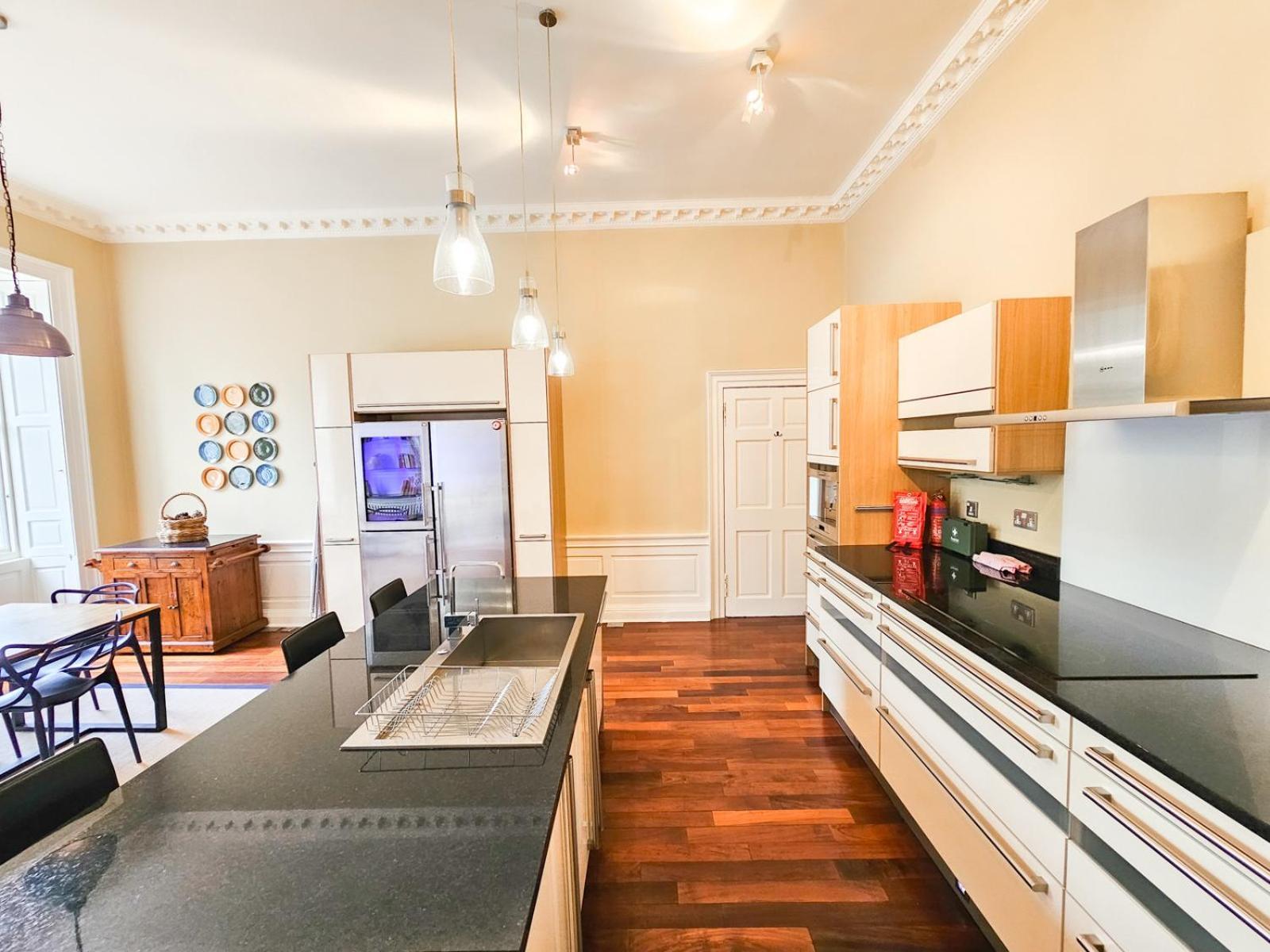 Spacious 2 Bedroom In The Heart Of New Town EDI