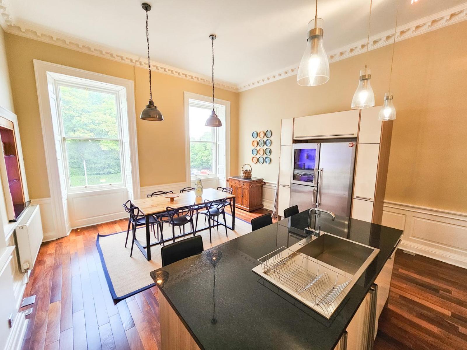 Spacious 2 Bedroom In The Heart Of New Town Apartment EDI