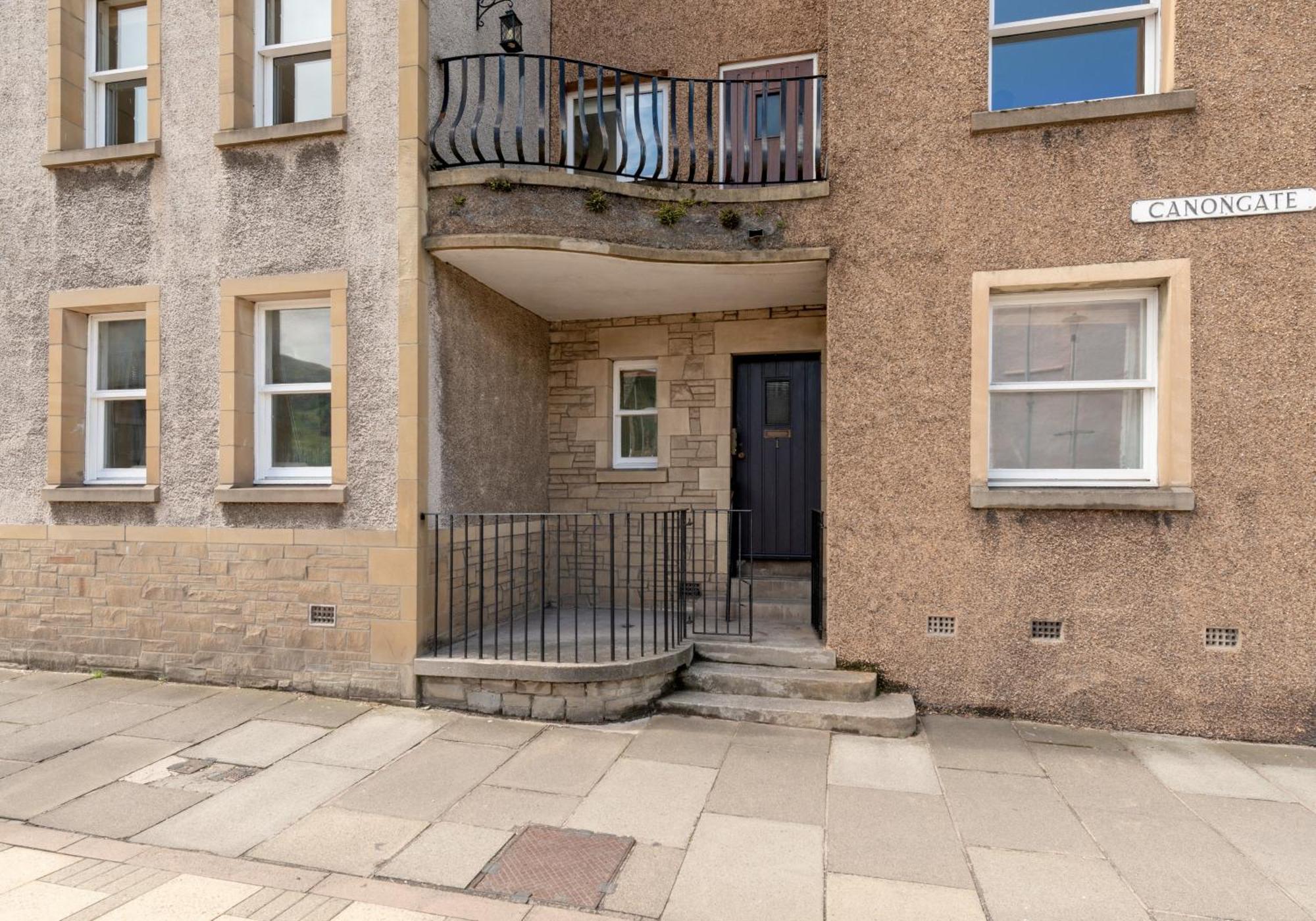 Canongate - 357 * Edinburgh