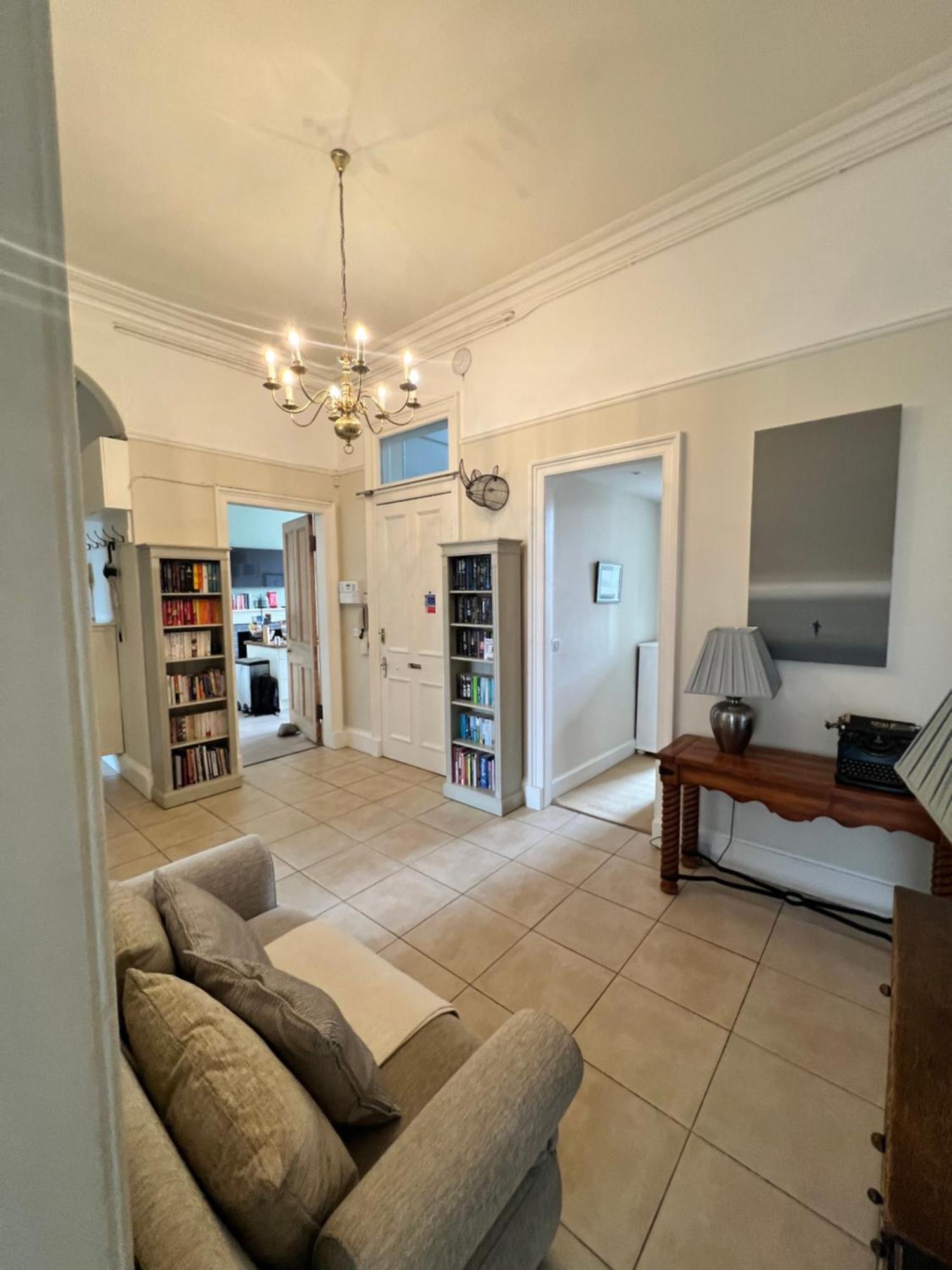 Georgian 4 Bedroom 3 Bathroom New Town Apartment *