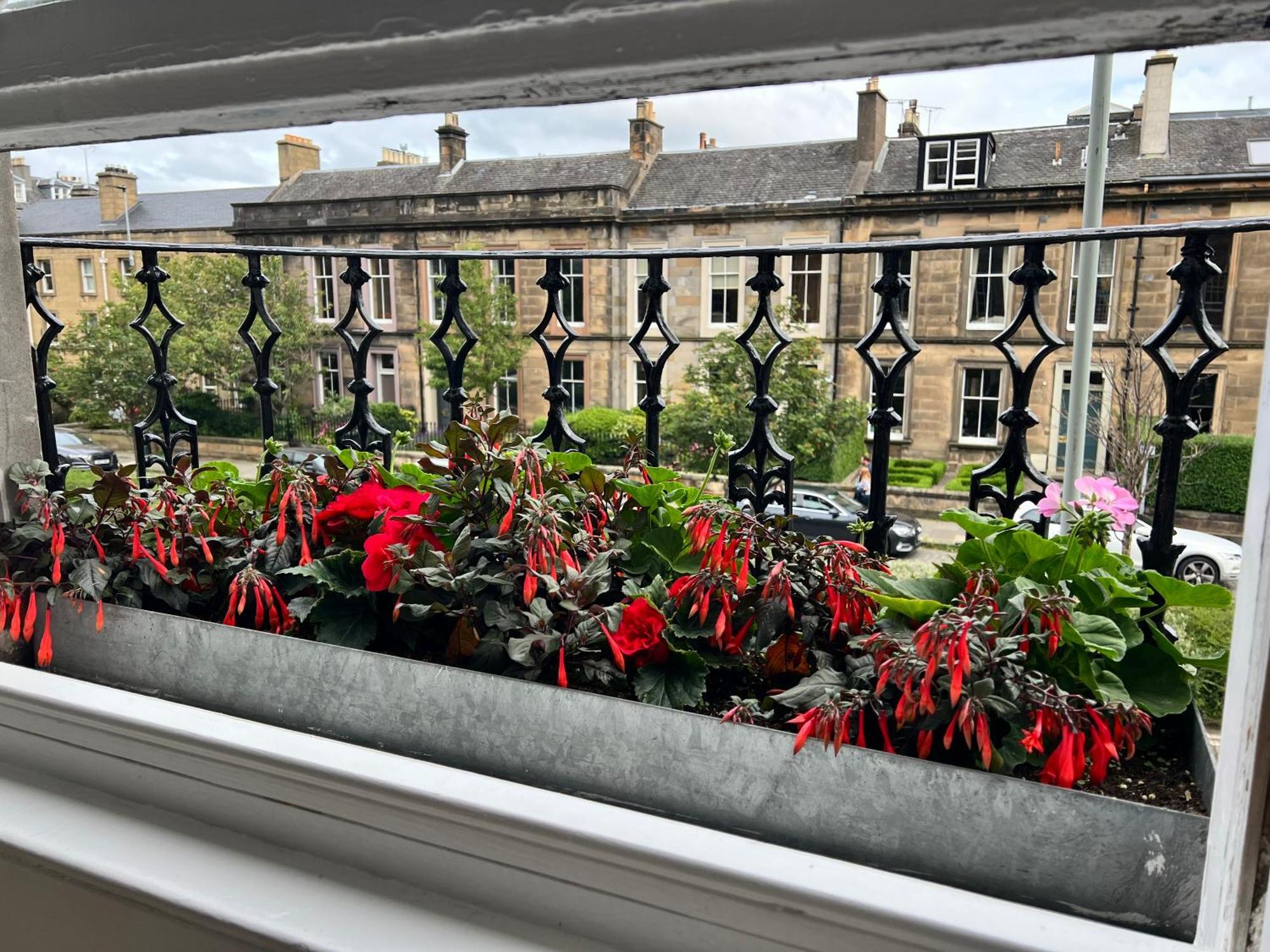 Georgian 4 Bedroom 3 Bathroom New Town Apartment Edinburgh