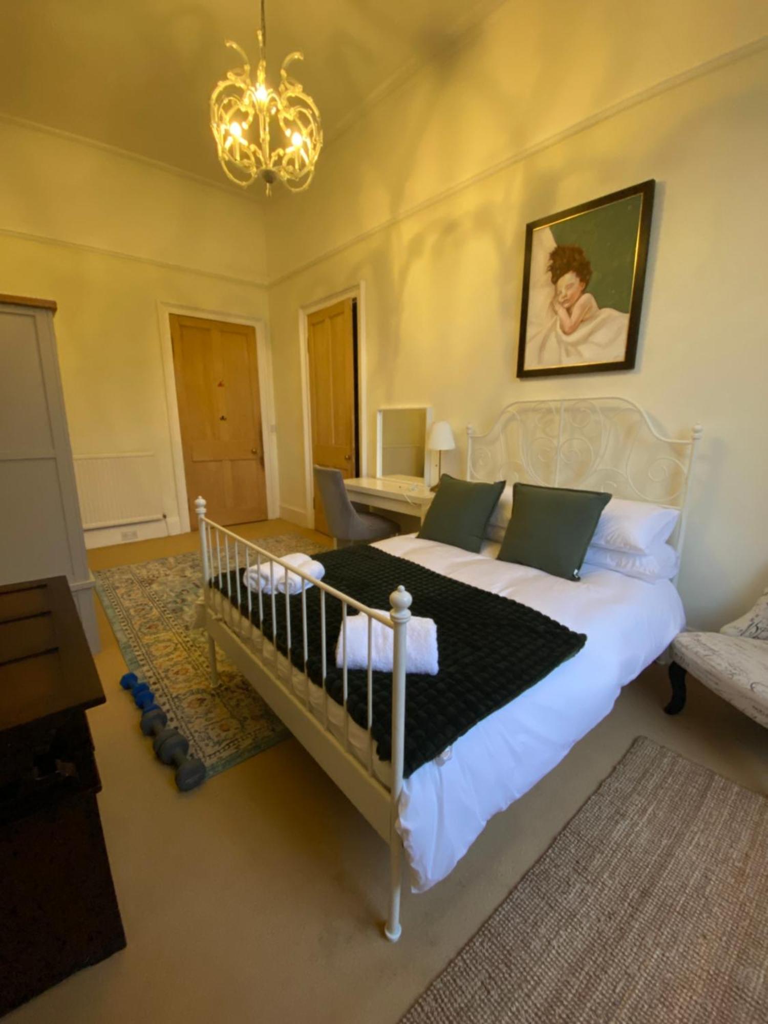 Apartment Georgian 4 Bedroom 3 Bathroom New Town *