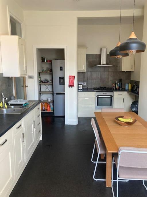 Bright 2 Bed In Bruntsfield - Centre *