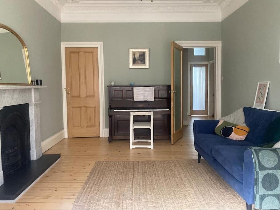 Bright 2 Bed In Bruntsfield - Centre