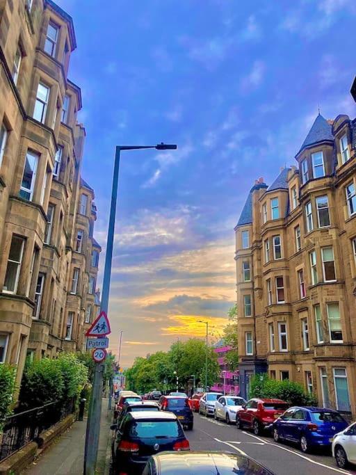 Bright 2 Bed In Bruntsfield - Centre