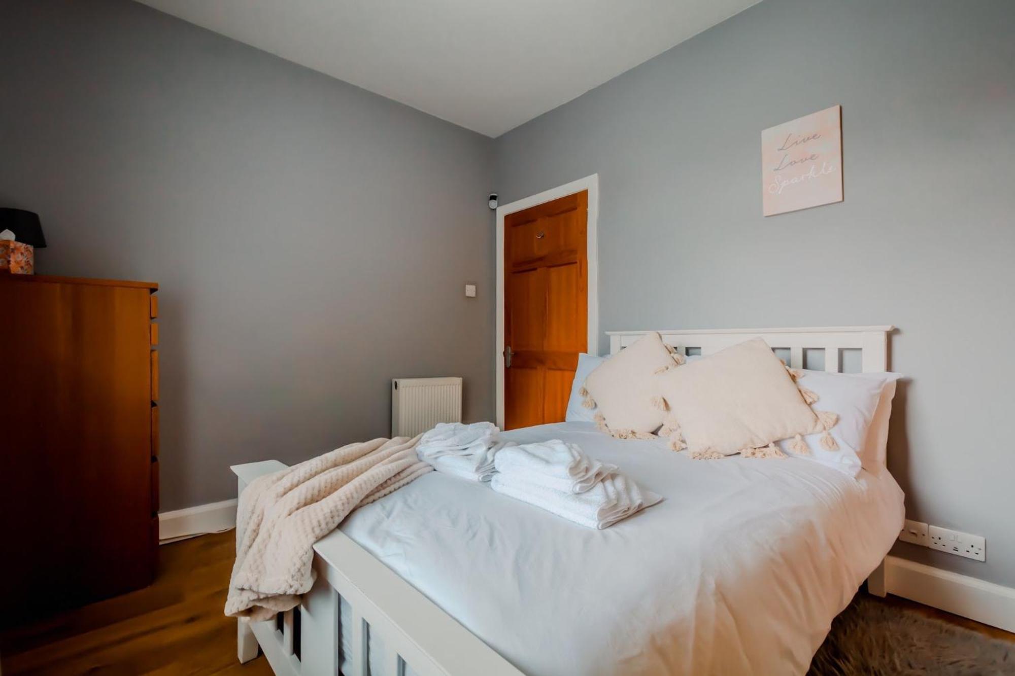 Apartment Crewe - 2 Bed, Free Off Street Parking And Private Garden Edinburgh