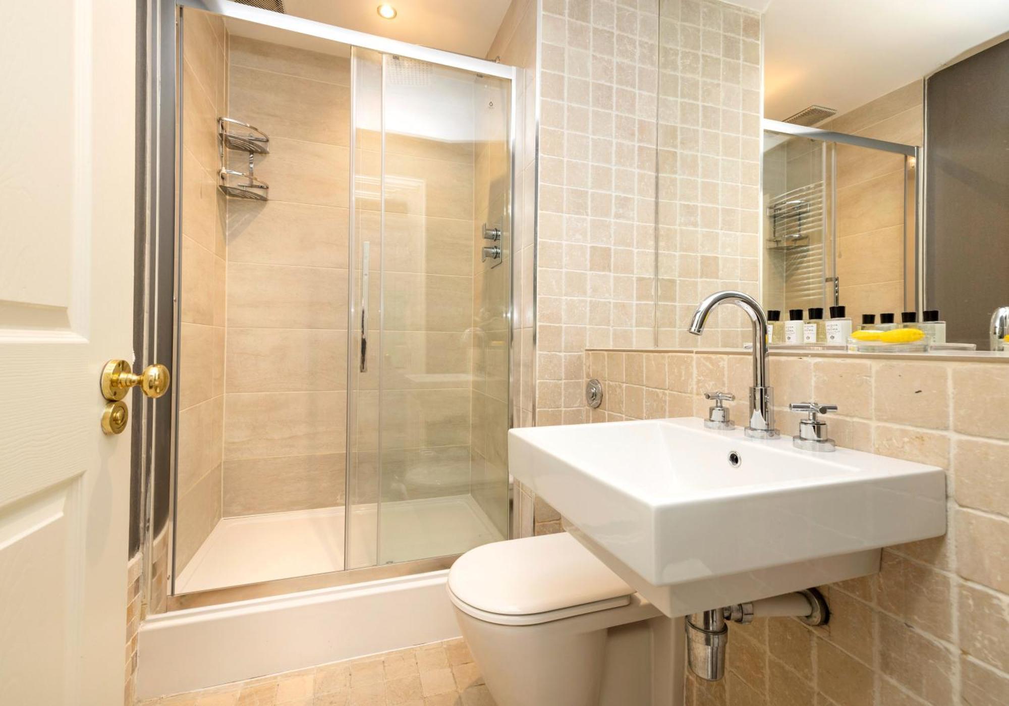 Beautiful 3bed On York Place Apartment *