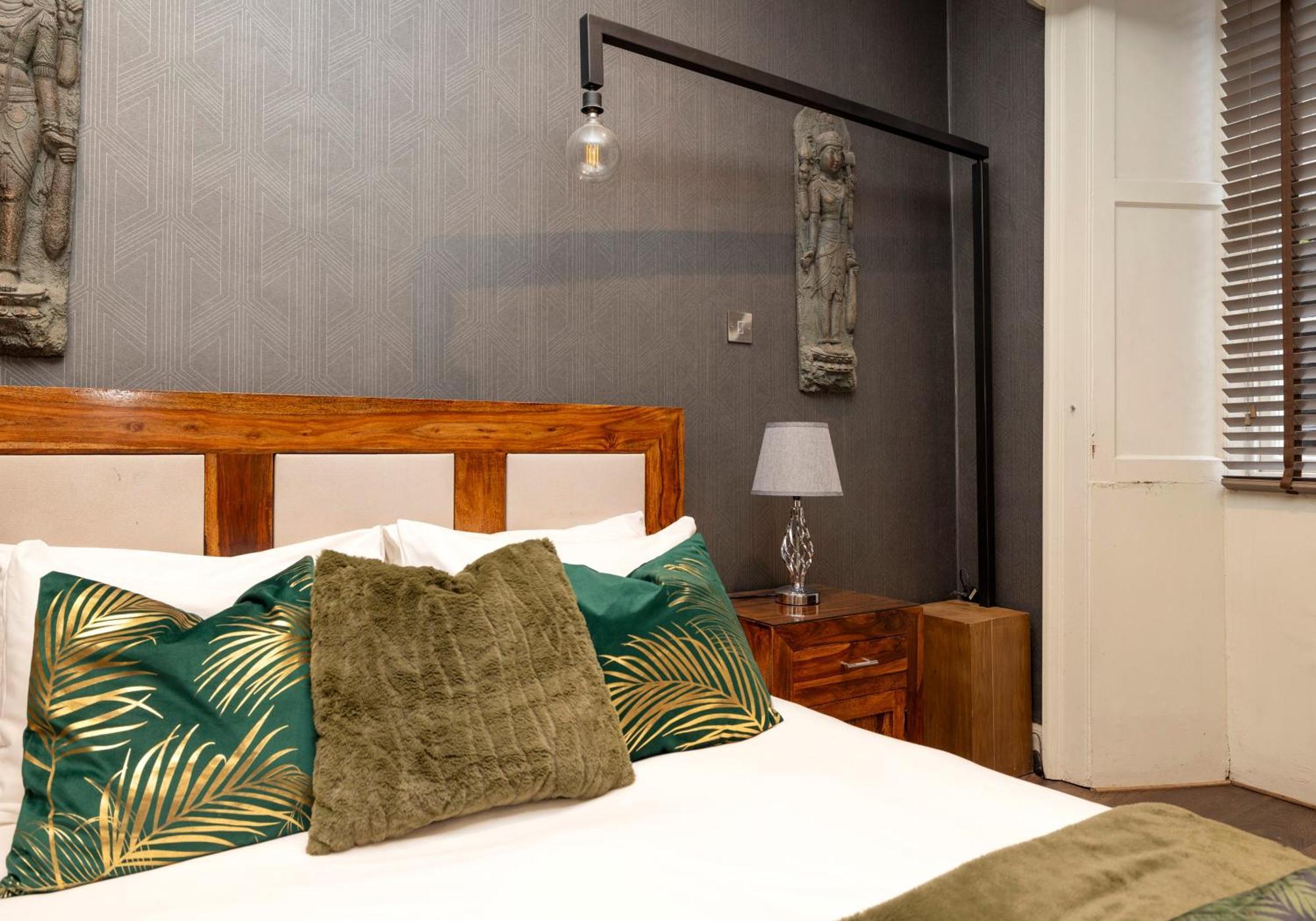Beautiful 3bed On York Place Apartment *