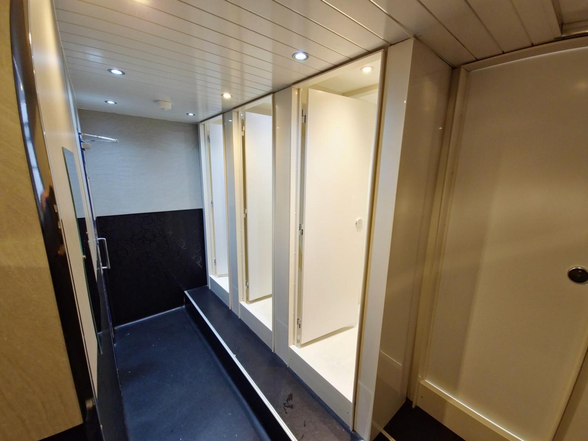 Backpackers - Over 18s Only