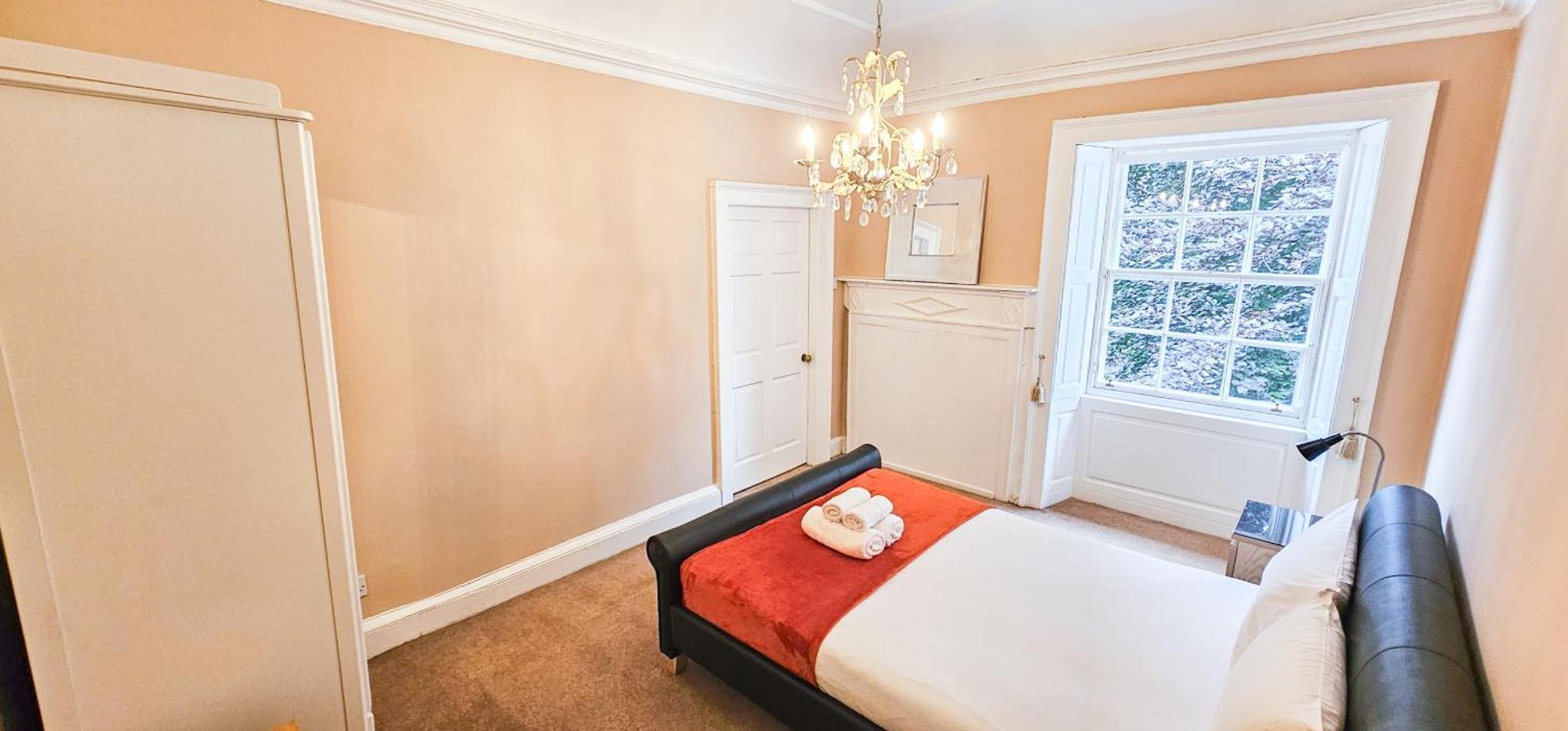 Russel House - 4 Bedroom - The Royal Mile *