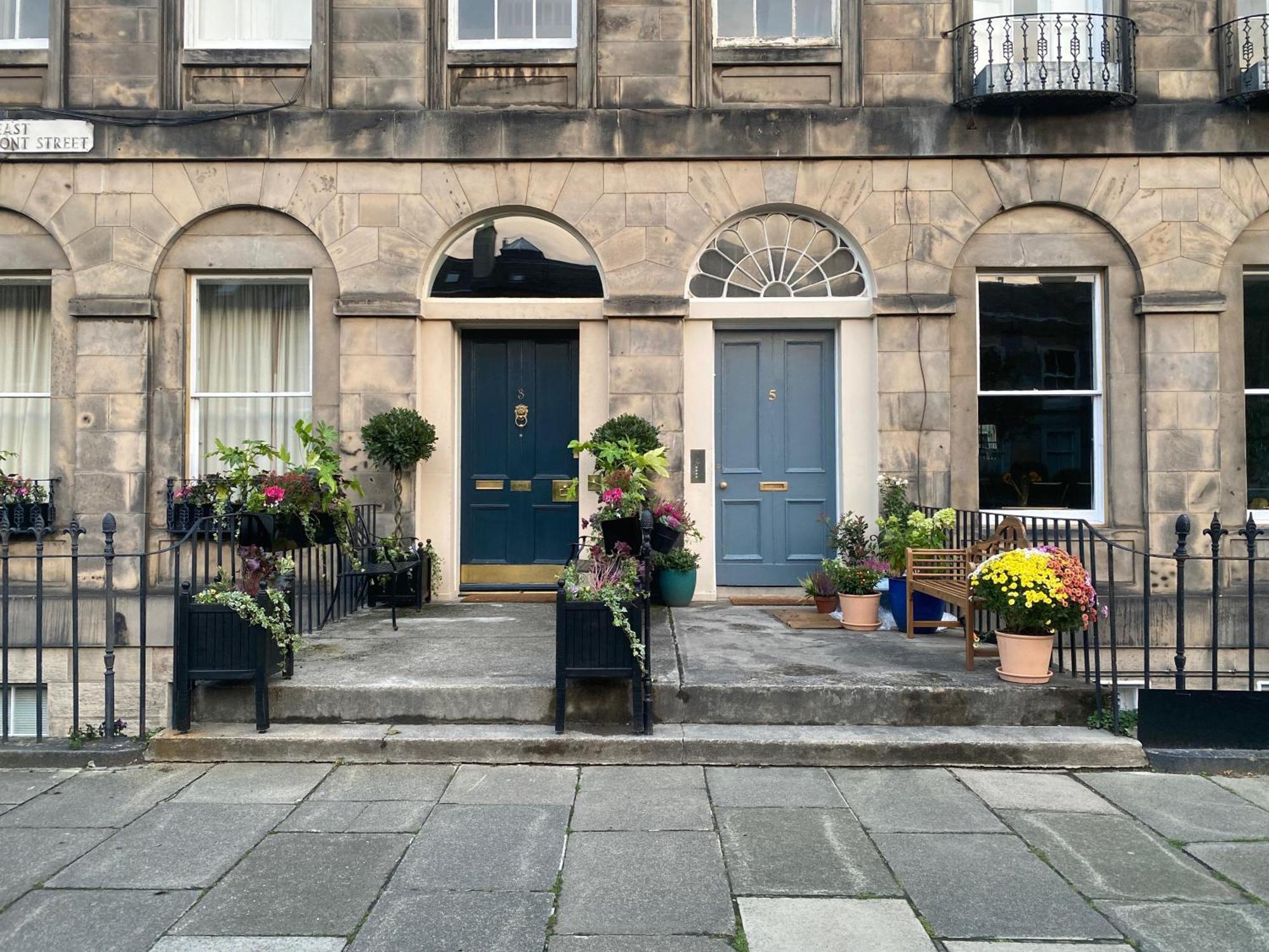 Apartment Georgian 4 Bedroom 3 Bathroom New Town *