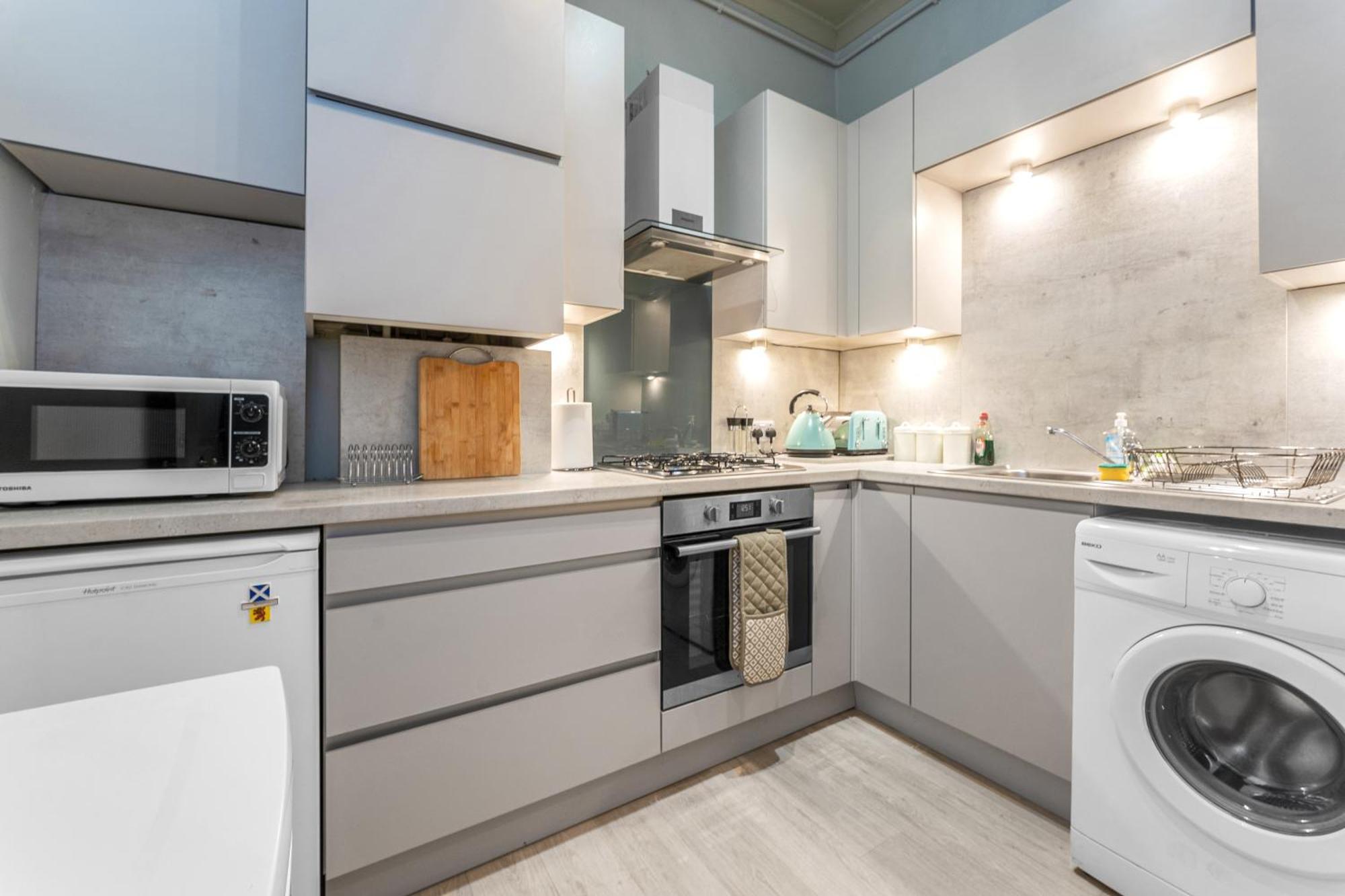 Central, Cozy 2br-1ba-haymarket - With Parking Edinburgh