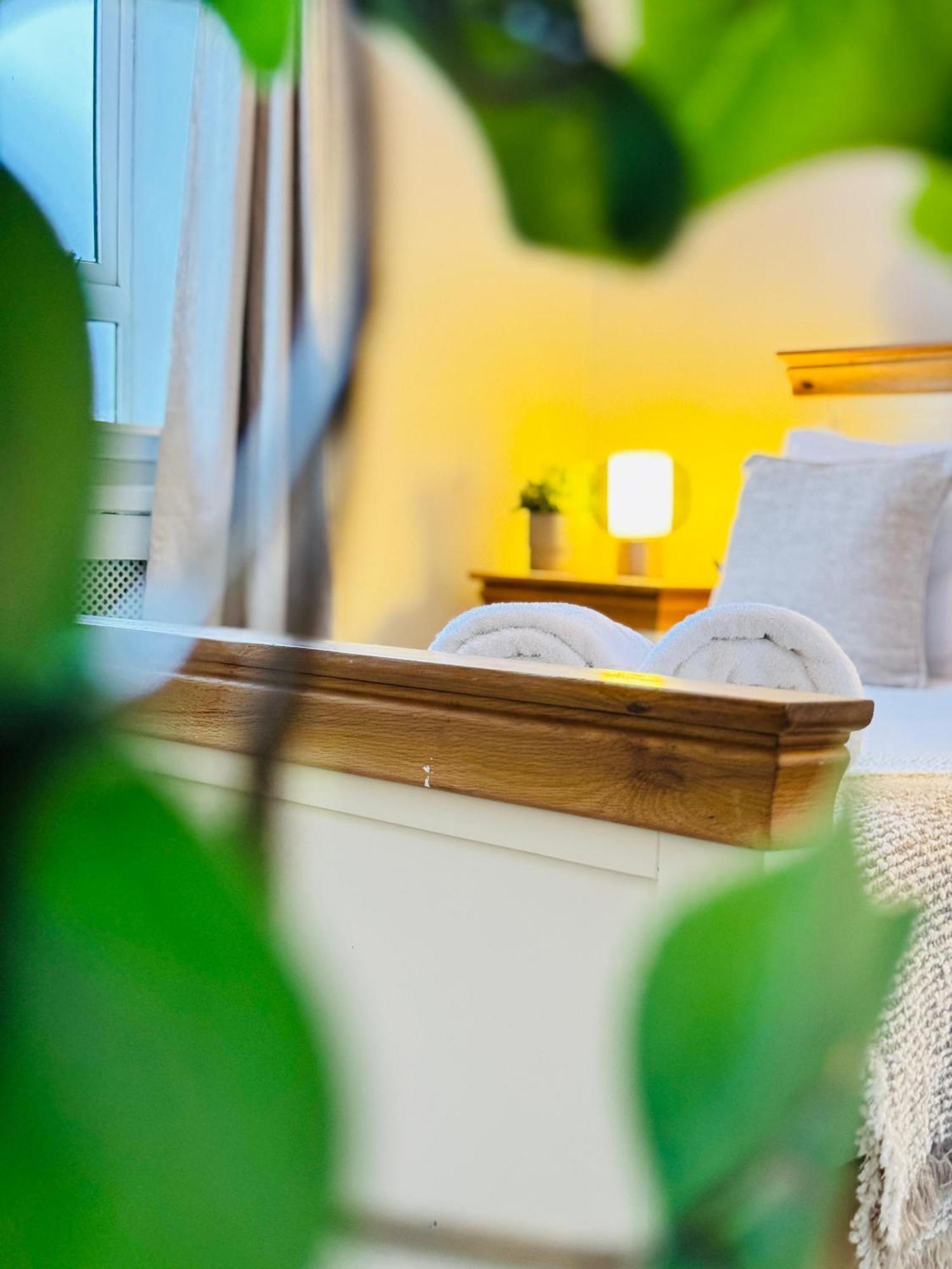 Homestay From - Iona - Private Members Club