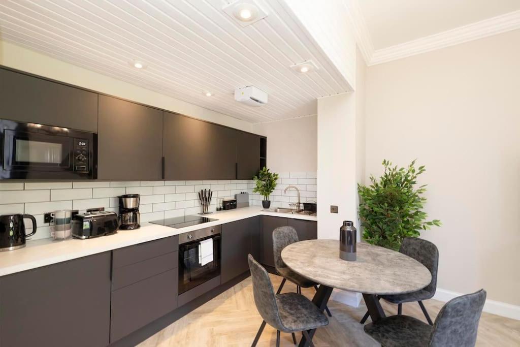 Apartment The Heart Of Old Town With Castle Views Edinburgh
