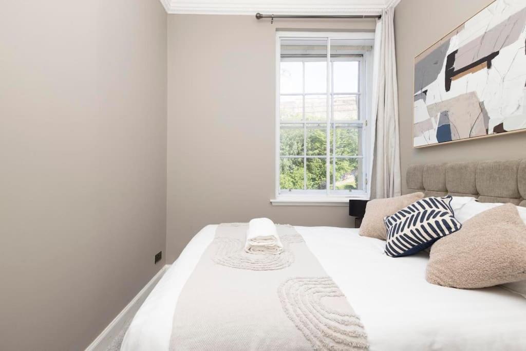 The Heart Of Old Town With Castle Views Apartment