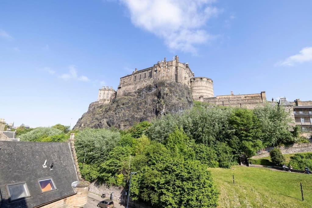 The Heart Of Old Town With Castle Views * Edinburgh