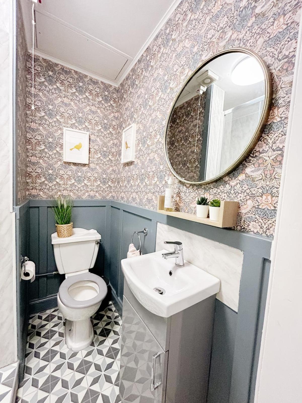 Chic Flat Close To Edinburgh, Airport, & Zoo Apartment