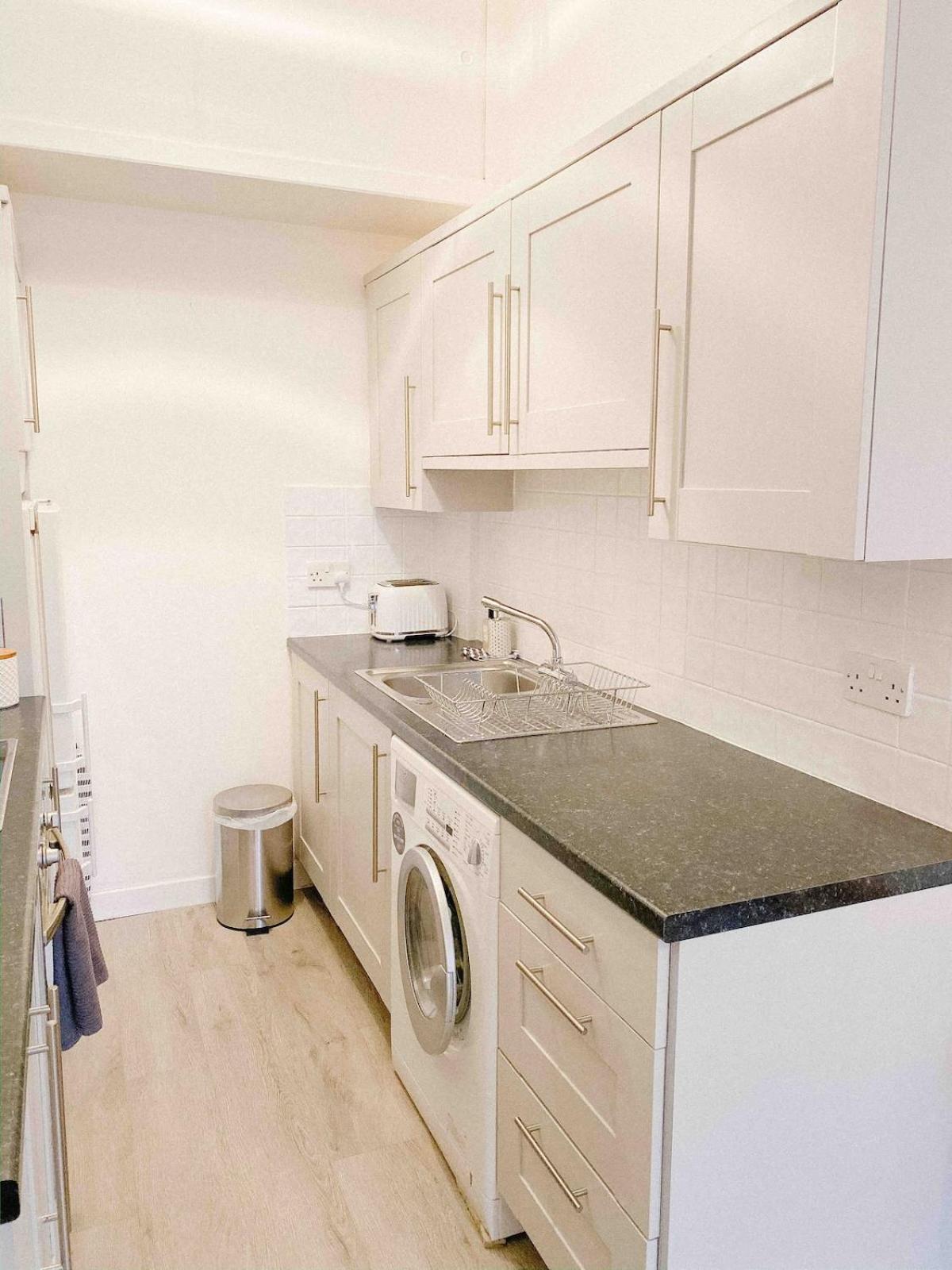 Apartment Chic Flat Close To Edinburgh, Airport, & Zoo Edinburgh