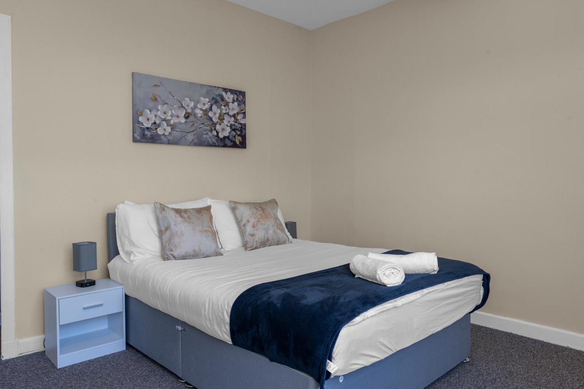 2 Bedroom In With 2 Free Parking Spaces Apartment Edinburgh