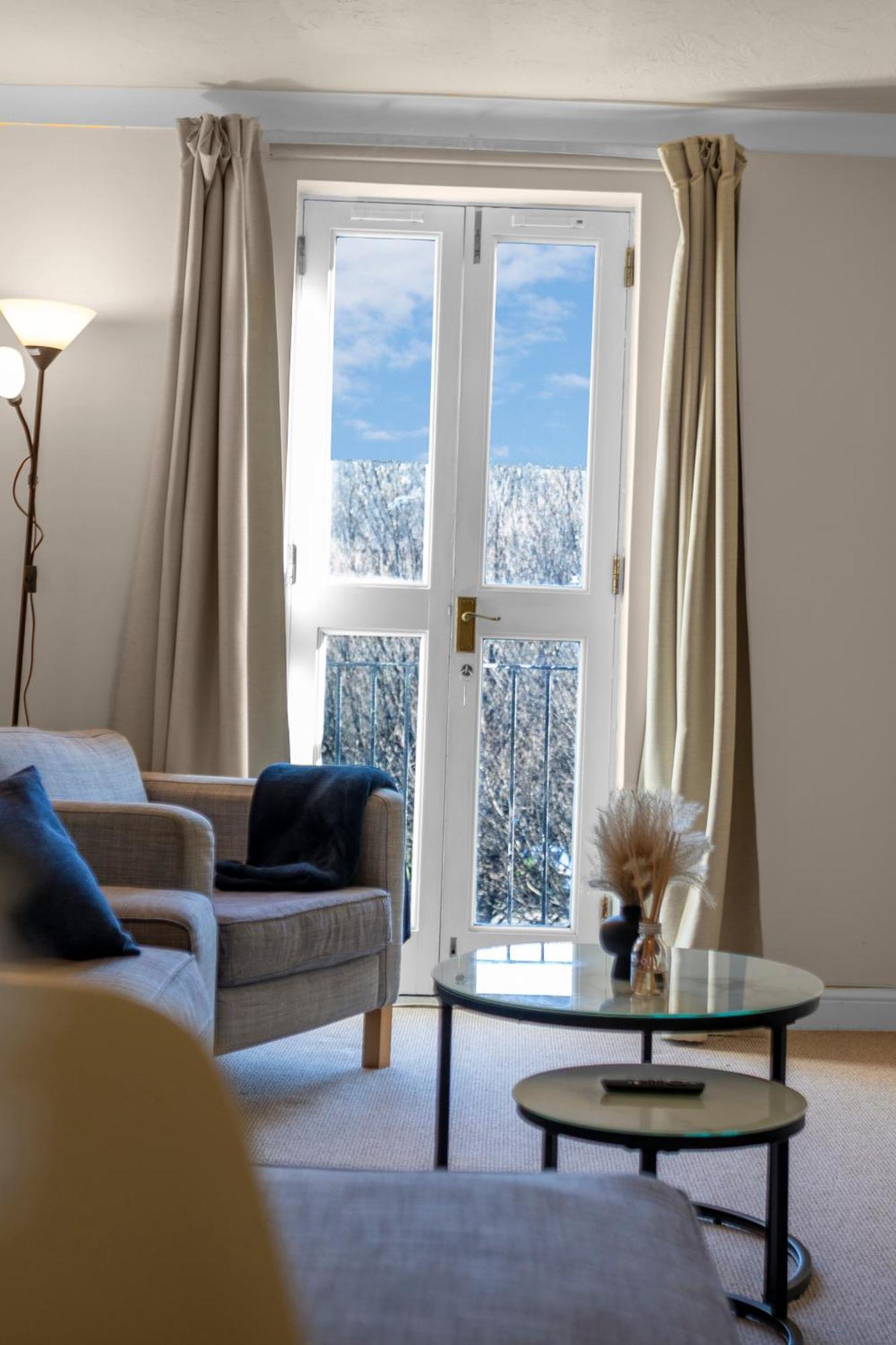 Apartment 1 Double In Shared In With Free Parking *