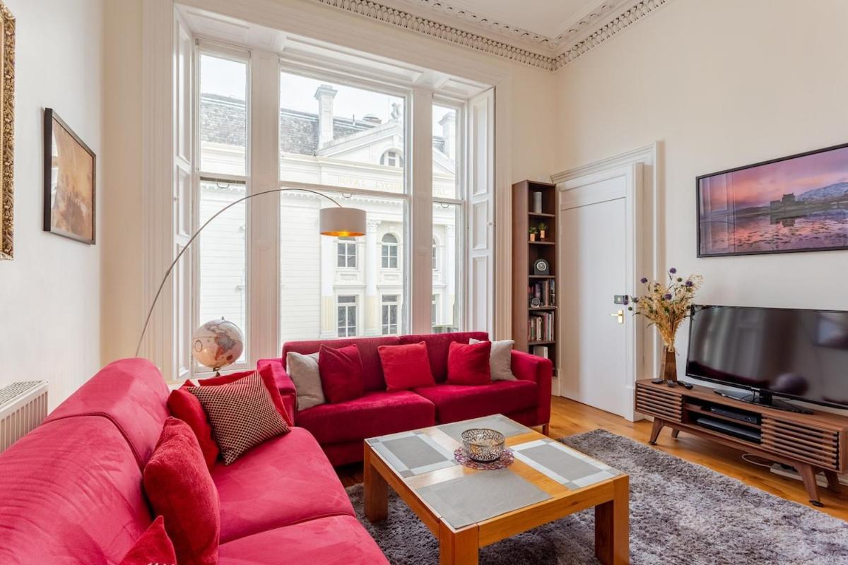 Apartment Great Location! 2bd,2 Bath In Centre Of *