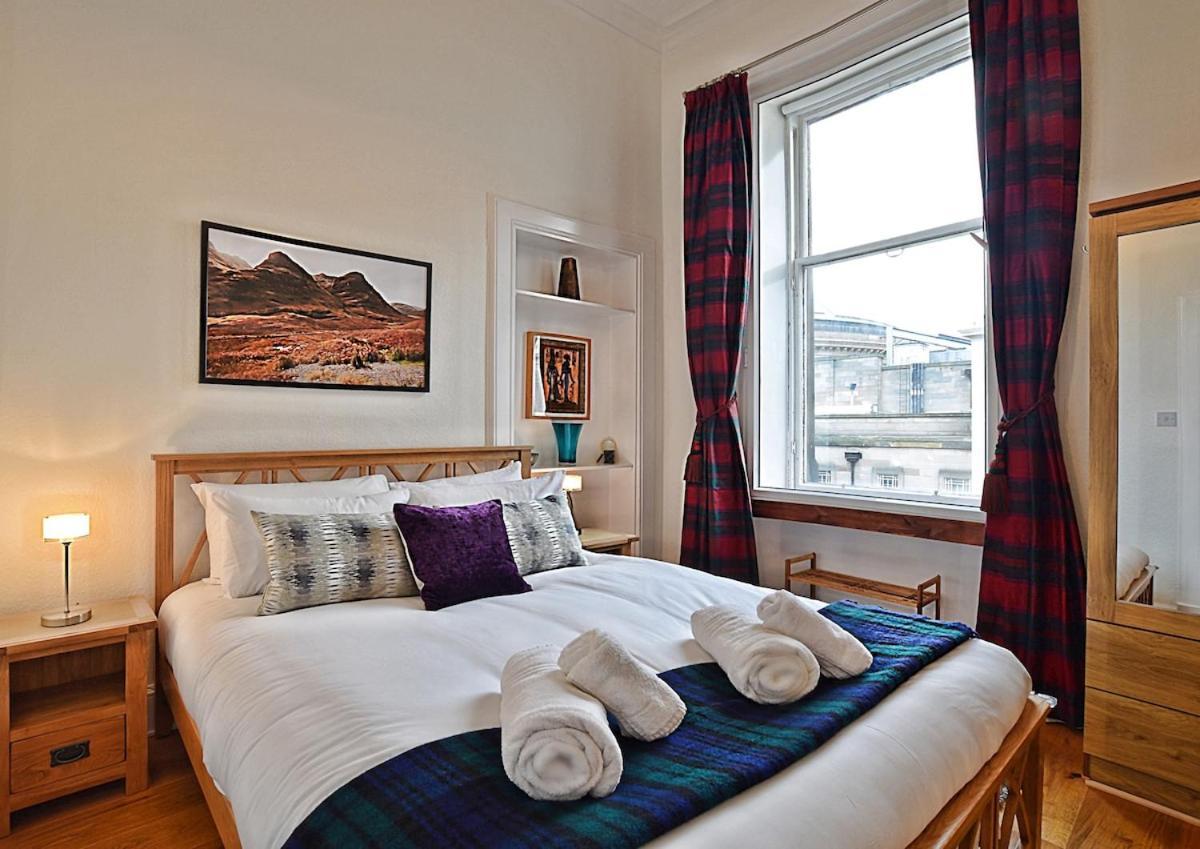 Great Location! 2bd,2 Bath In Centre Of Apartment *